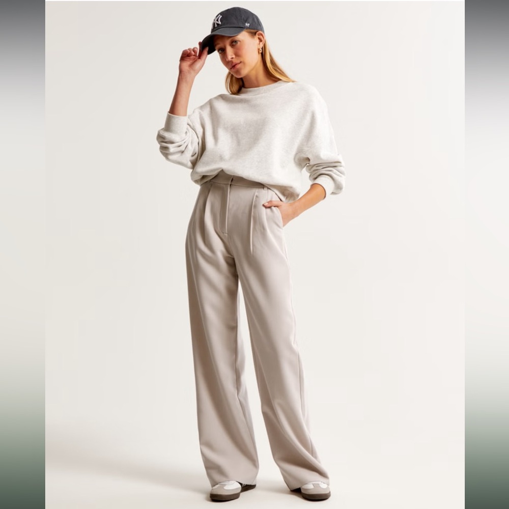 A&F Sloan Tailored Wide Leg Pant in Light Taupe
